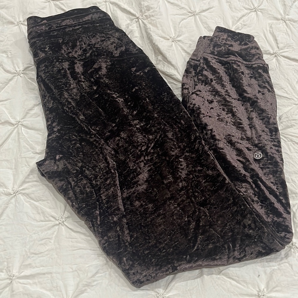 Ready to Rulu Jogger 29"
*Crushed Velvet